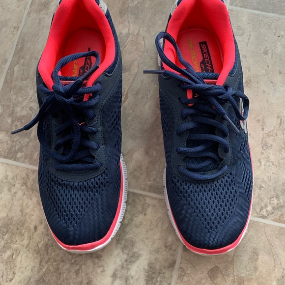 Skechers shoes - dry foam - Picture 3 of 5